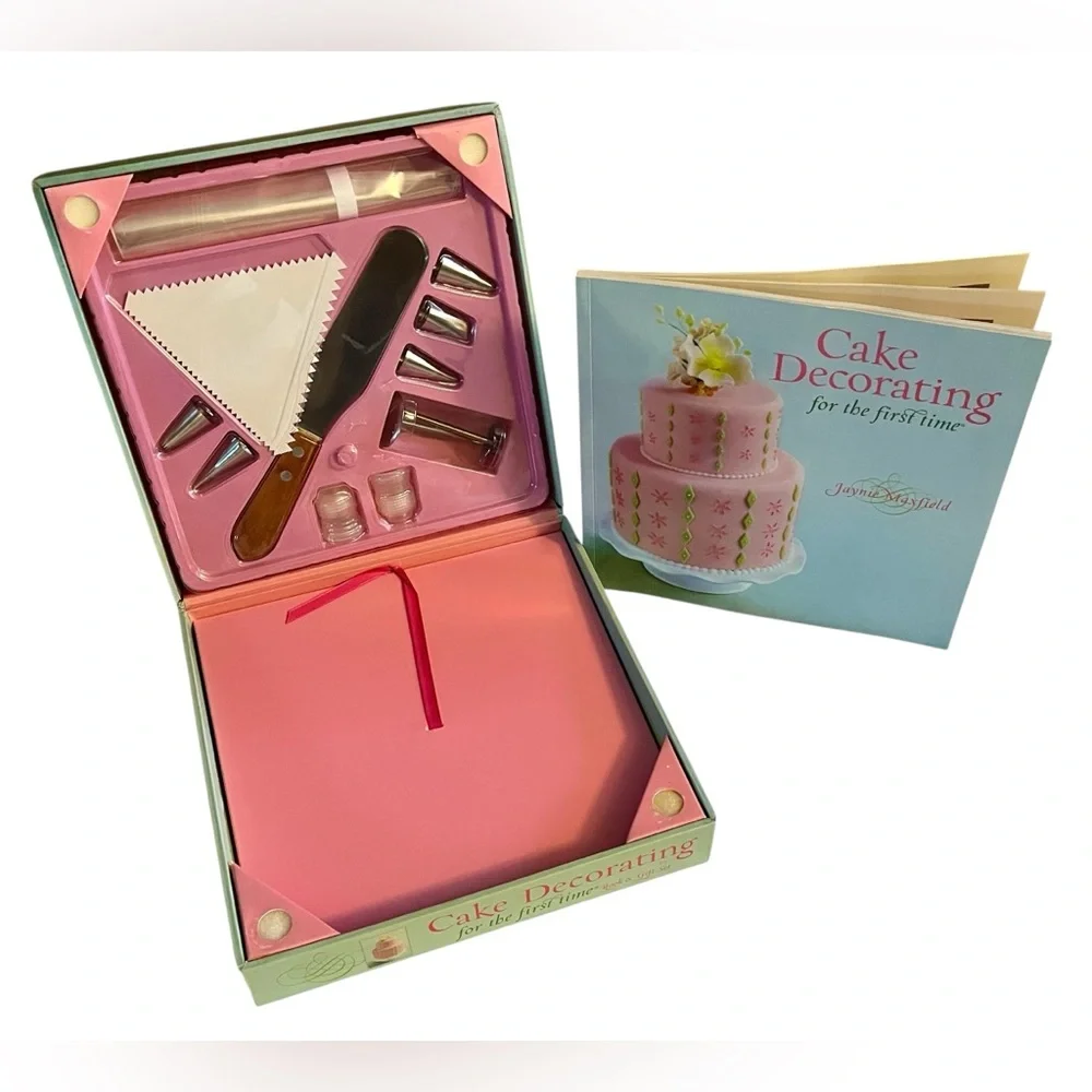 Vintage Cake Decorating for the First Time Book & Gift Set - Pink and Green
